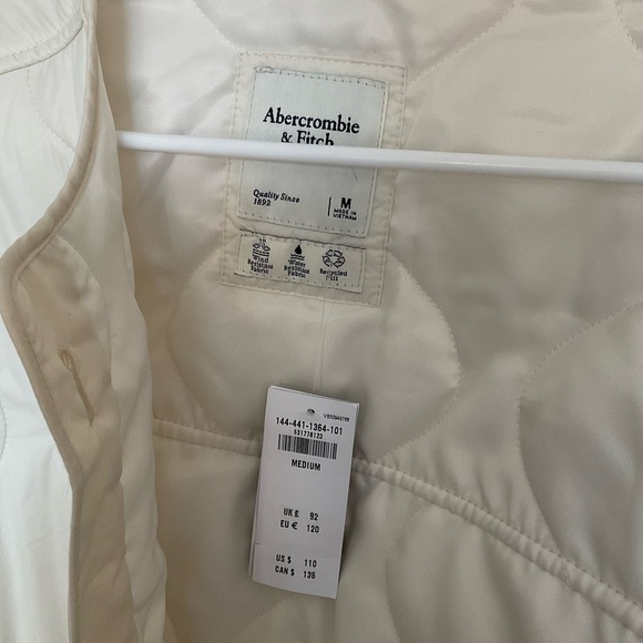 NWT Abercrombie & Fitch Quilted Lightweight Jacket - Picture 3 of 3